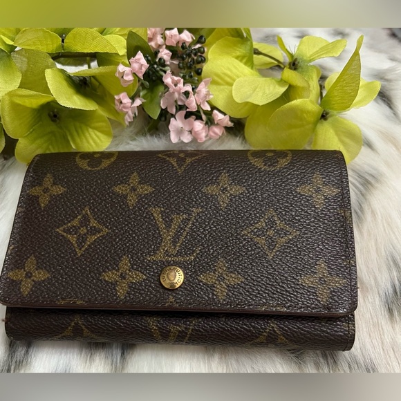 Louis Vuitton Handbags - Louis Vuitton Wallet Porte Tresor MI0947